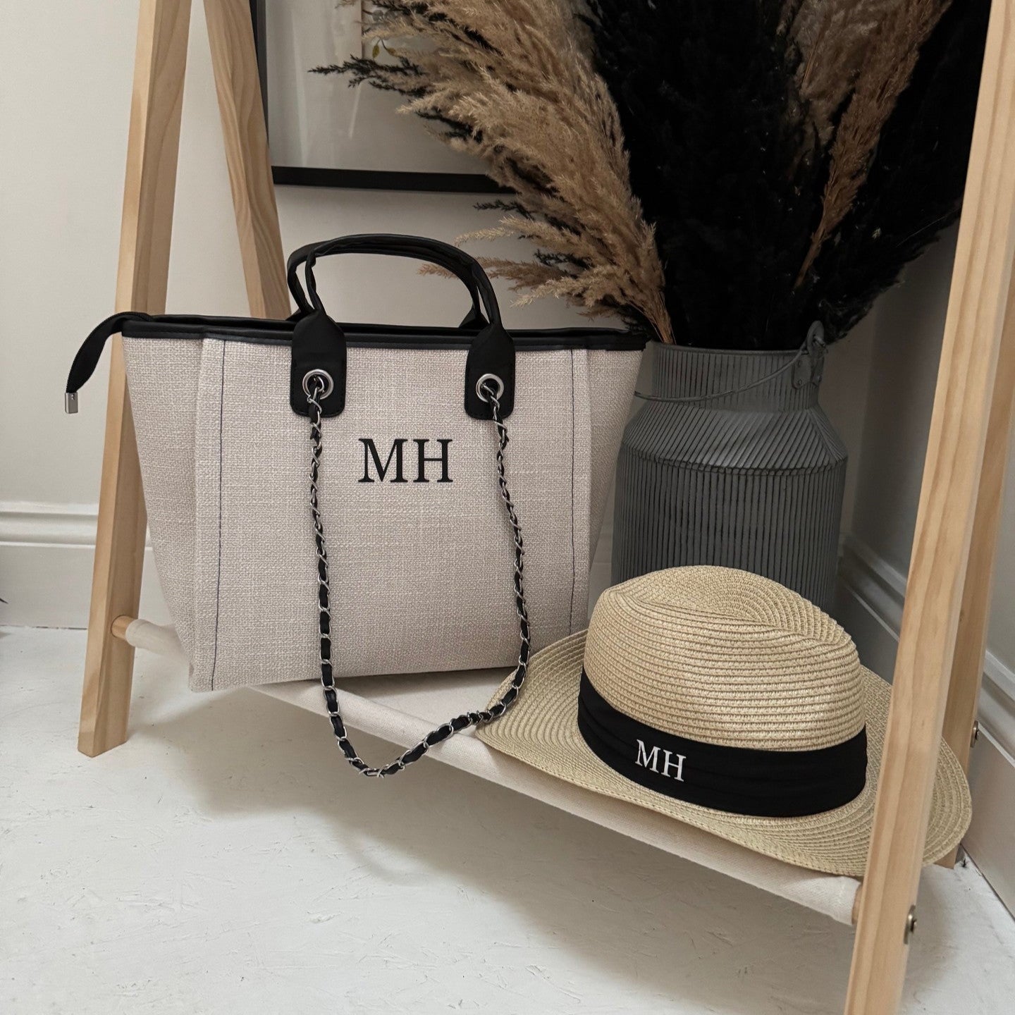 Matching cream with black beach bag and beach hat